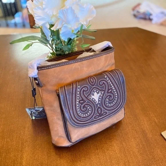 Montana west embroidery collection crossbody bag - Picture 3 of 8